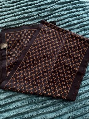 Gucci wool/silk metallic scarf 💙